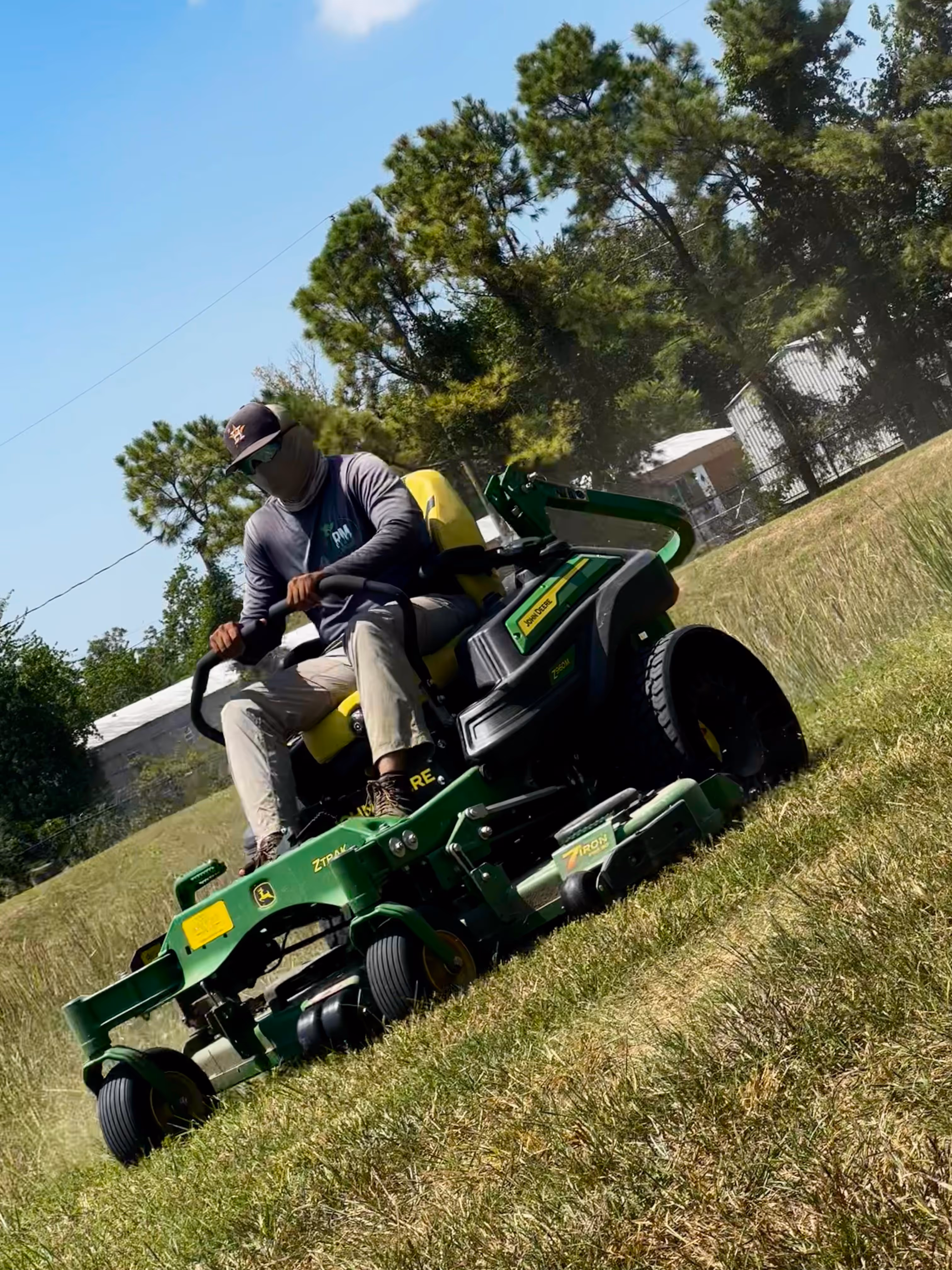 Keystone Grounds landscaping crew in Pasadena TX